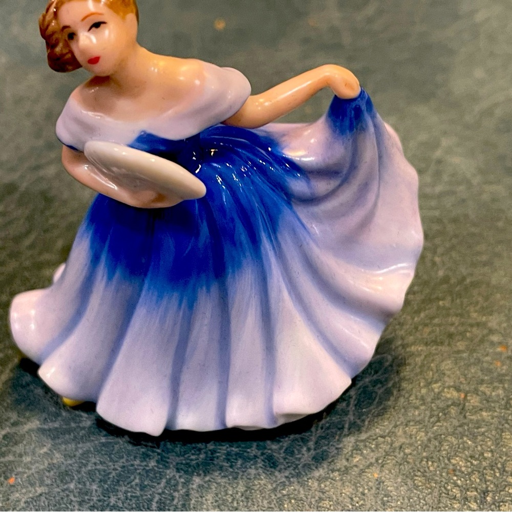 Royal Doulton Miniature Lady”Elaine”